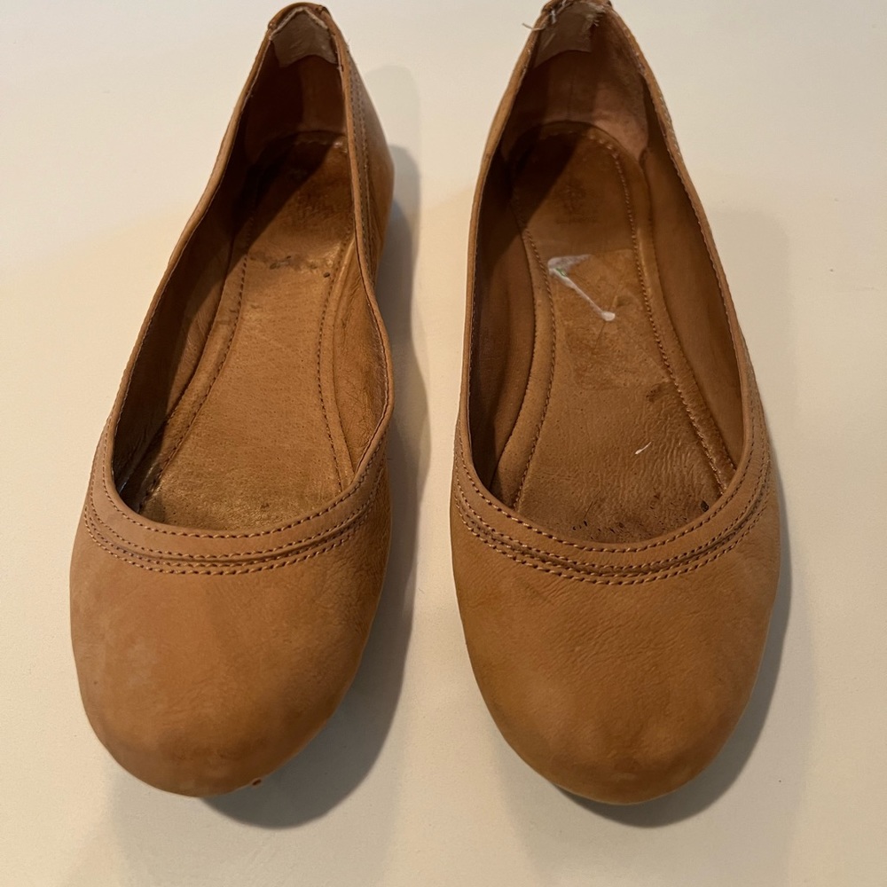 Frye beige leather flats